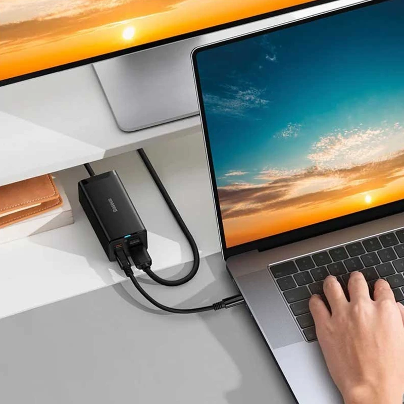 شارژر رومیزی و هاب بیسوس 67 واتی و انتقال تصویر 4K ( با 4 خروجی) مدل Baseus GaN5 Pro CCGP110201